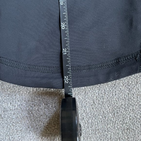 LULULEMON Run: Excel Crop in Deep Coal | Size 6 - Picture 14 of 15